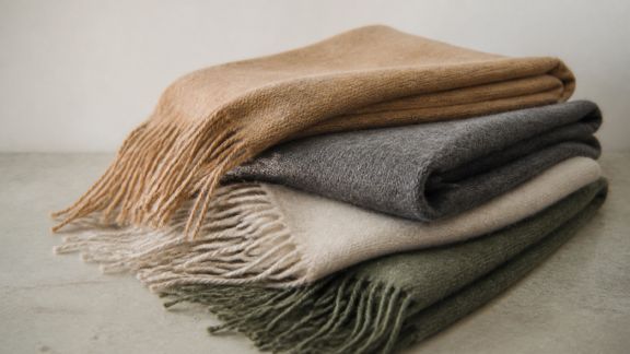 Écharpes en laine : alliées stylées pour affronter l'hiver avec élégance