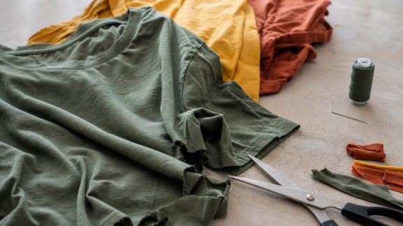 Upcycler ses anciens T-shirts : idées créatives pour un dressing responsable