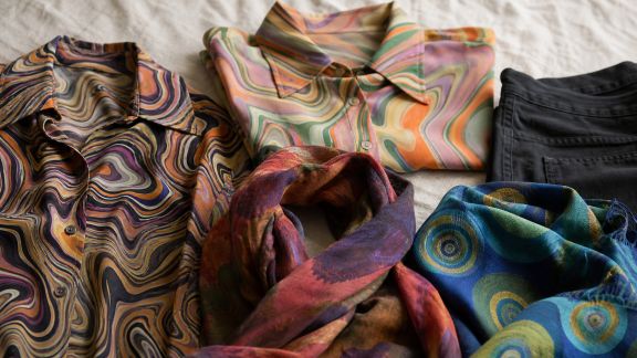 Motifs psychédéliques : comment les intégrer à son dressing