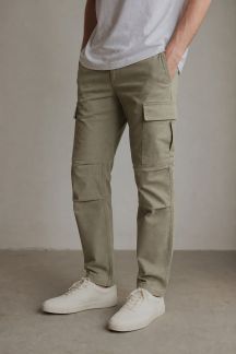 Le pantalon cargo nouvelle génération : pratiques et raffinés