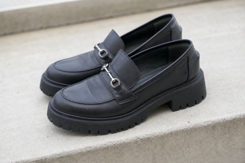 La renaissance des mocassins chunky : mode d’emploi pour les adopter
