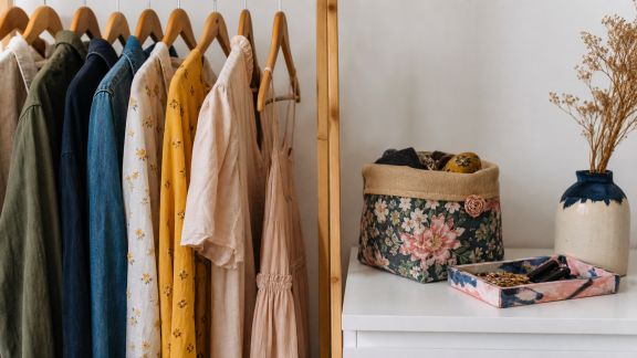 Les astuces pour personnaliser son dressing avec un budget limité