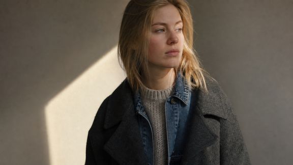 Les survestes d’automne : superpositions et jeux de matières