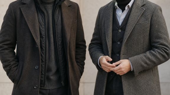 Comment bien superposer vestes et manteaux en hiver