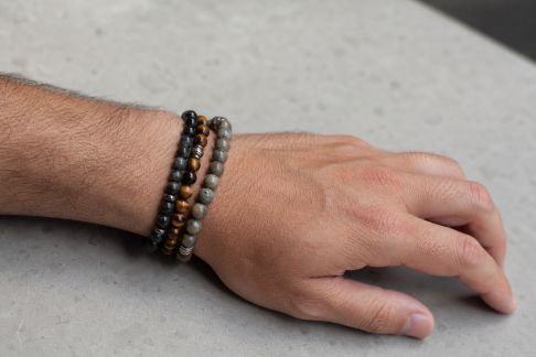 Le bracelet en perles pour homme : astuces et inspirations pour l’adopter