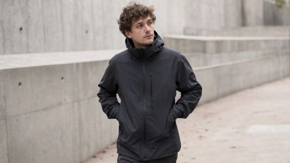 Vestes techniques respirantes : confort et style pour baroudeurs urbains