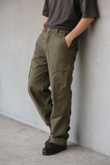 Les pantalons utilitaires : histoire et inspirations contemporaines